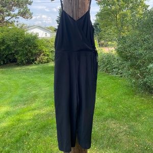 LOFT Petites Black Cropped Jumpsuit Size US 8P